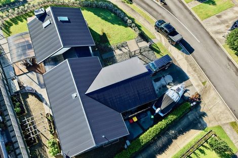 Photo of property in 2 Roseberry Place, Whitianga, 3510