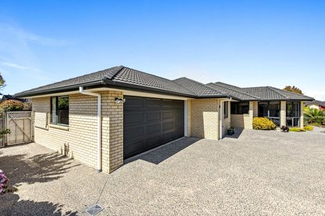 Photo of property in 37 Rivervale Grove, Stanmore Bay, Whangaparaoa, 0932