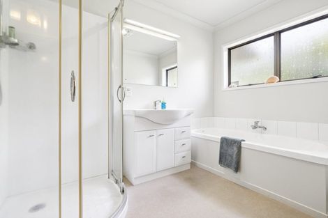 Photo of property in 12 Dunolly Place, Pukekohe, 2120