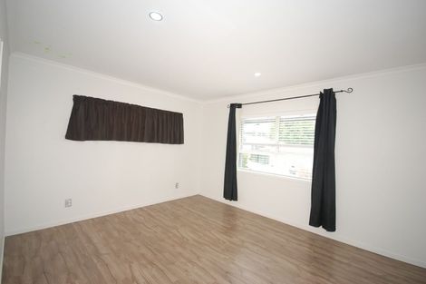 Photo of property in 36 Lendenfeld Drive, Papatoetoe, Auckland, 2025