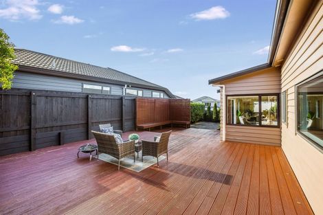 Photo of property in 32 Tongariro Drive, Aotea, Porirua, 5024