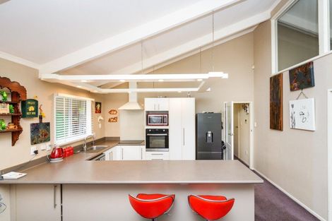 Photo of property in 16 Antrim Place, Hokowhitu, Palmerston North, 4410