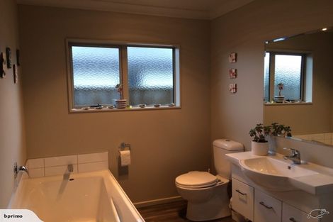 Photo of property in 28 Poppy Watts Grove, Stokes Valley, Lower Hutt, 5019