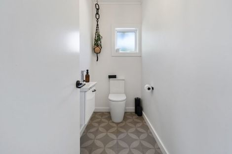 Photo of property in 17 Phoenix Avenue, Hokowhitu, Palmerston North, 4410