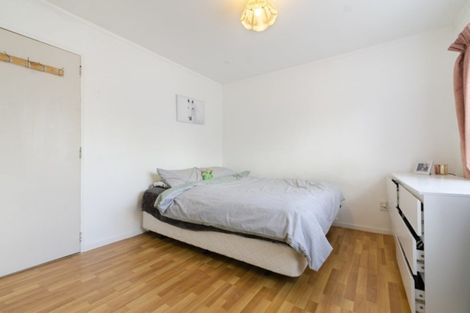 Photo of property in 2/144 Edgewater Drive, Pakuranga, Auckland, 2010