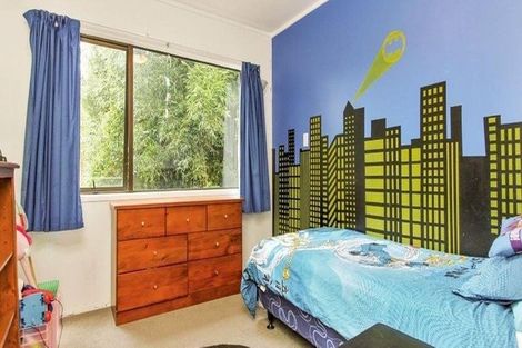 Photo of property in 1/16 Sylvan Crescent, Te Atatu South, Auckland, 0610