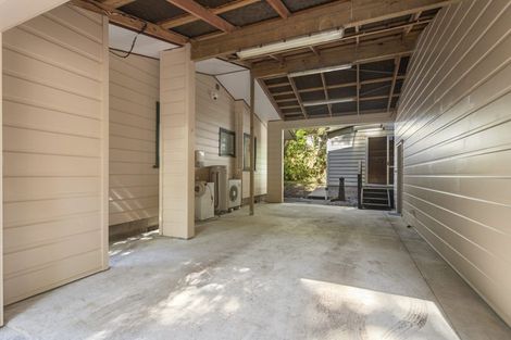 Photo of property in 1 Ngaio Road, Titirangi, Auckland, 0604