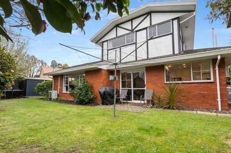Photo of property in 2/23 Montclare Avenue, Ilam, Christchurch, 8041