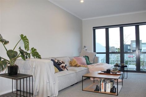 Photo of property in 3 Tahuhu Road, Mount Wellington, Auckland, 1062