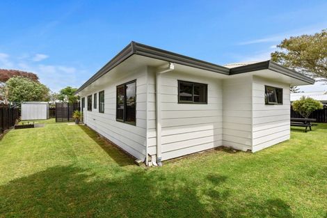 Photo of property in 225 Gravatt Road, Papamoa Beach, Papamoa, 3118
