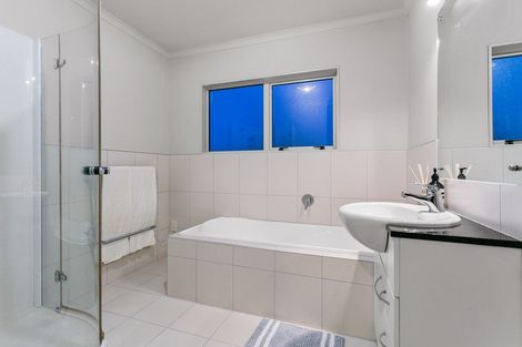 Photo of property in 18 Te Wharau Drive, Greenhithe, Auckland, 0632