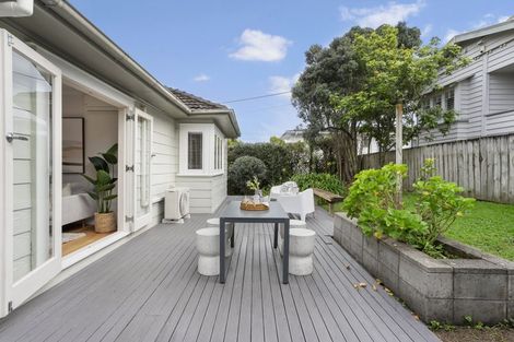 Photo of property in 1/12 Craigbank Avenue, New Lynn, Auckland, 0600
