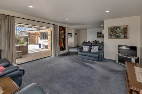 Photo of property in 32 Bermuda Place, One Tree Point, 0118