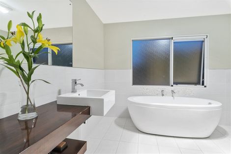 Photo of property in 684a Beach Road, Browns Bay, Auckland, 0630
