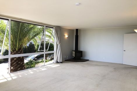 Photo of property in 1/11 Parr Terrace, Castor Bay, Auckland, 0620