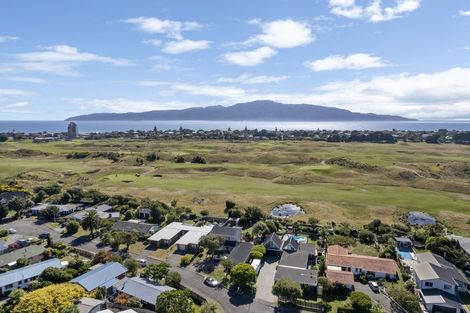 Photo of property in 37 Callender Terrace, Paraparaumu Beach, Paraparaumu, 5032