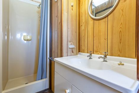 Photo of property in 20 Leslie Road, Cable Bay, 0420