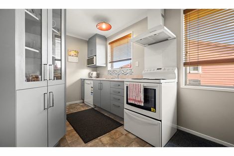 Photo of property in 2/110 Barbour Street, Waltham, Christchurch, 8011