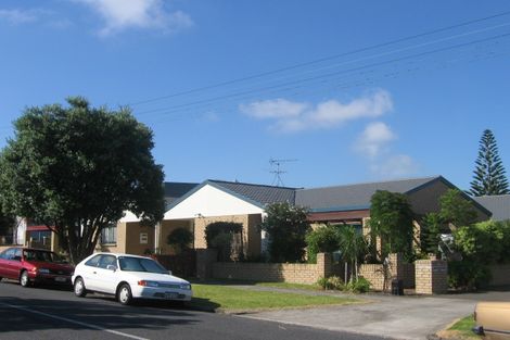 Photo of property in 2c Reid Road, New Lynn, Auckland, 0600