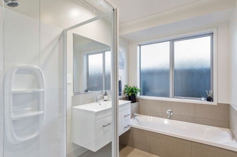 Photo of property in 22 Rainey Crescent, Papamoa Beach, Papamoa, 3118