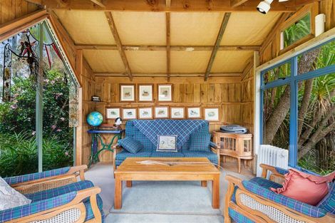 Photo of property in 252 Boord Crescent, Kumeu, 0891