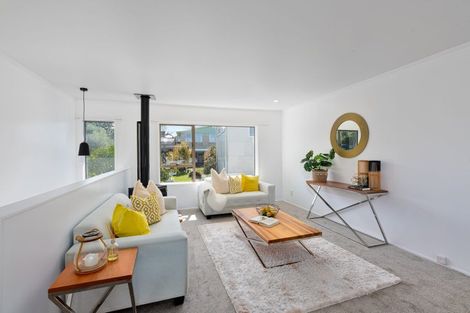 Photo of property in 2/27 Knightsbridge Drive, Forrest Hill, Auckland, 0620