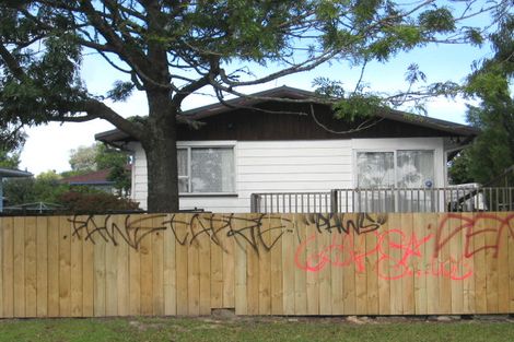 Photo of property in 21 Larissa Avenue, Henderson, Auckland, 0610