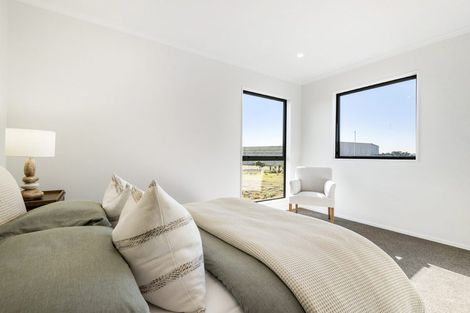 Photo of property in 16 Rauawa Lane, Hobsonville, 0616