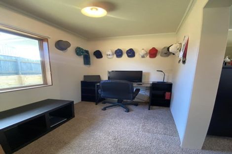 Photo of property in 32 Campion Road, Waikanae Beach, Waikanae, 5036