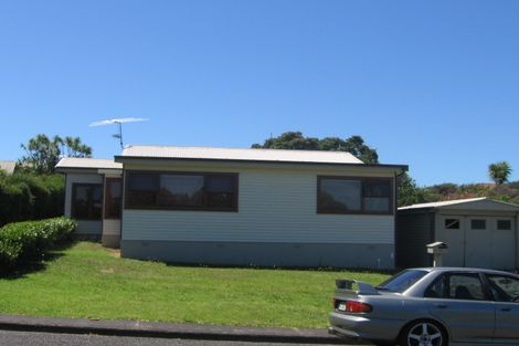 Photo of property in 3/5 Sudan Avenue, Milford, Auckland, 0620