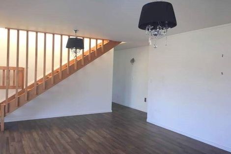 Photo of property in 4 Landsberg Way, Windsor Park, Auckland, 0632