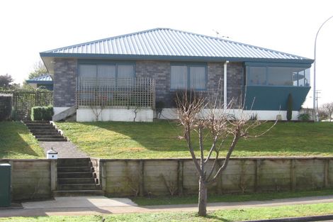 Photo of property in 2 Hollinger Place, Nawton, Hamilton, 3200