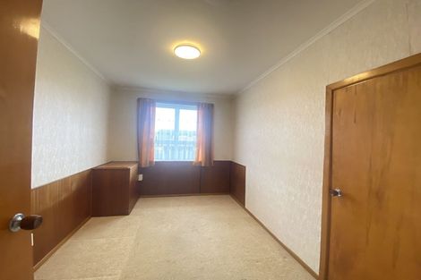 Photo of property in 235 Edmonton Road, Te Atatu South, Auckland, 0610