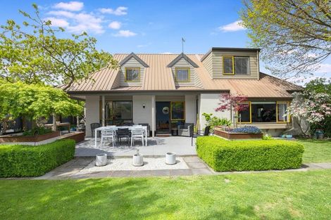 Photo of property in 28 Harkness Place, Avonhead, Christchurch, 8042