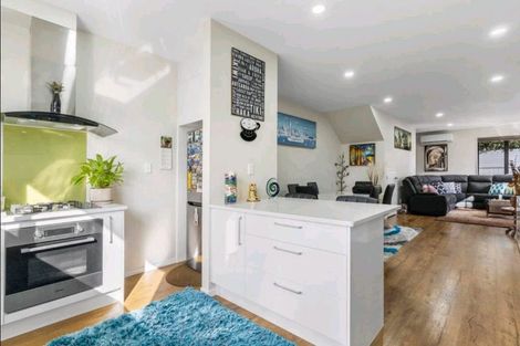 Photo of property in 2 Te Aparangi Road, Papakura, 2110