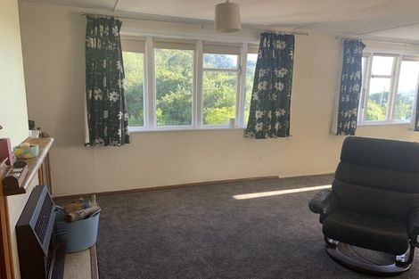 Photo of property in 8 Ngahue Crescent, Elsdon, Porirua, 5022