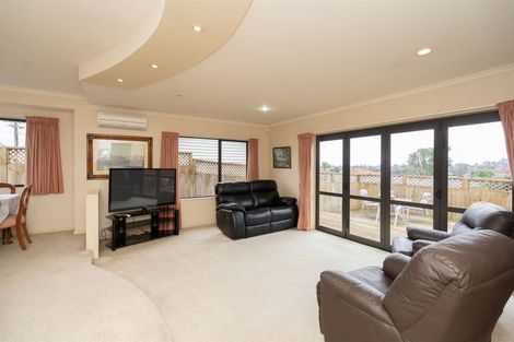 Photo of property in 2 Holden Avenue, Forest Lake, Hamilton, 3200