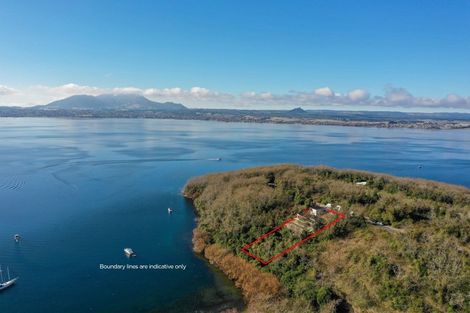 Photo of property in 19 Parawera Drive, Acacia Bay, Taupo, 3330