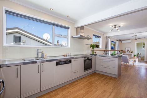 Photo of property in 116 Kahu Road, Paremata, Porirua, 5024