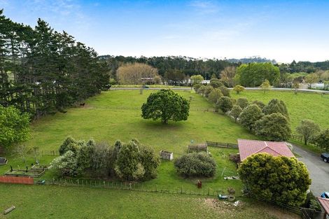 Photo of property in 27 Motu Road, Kumeu, 0891