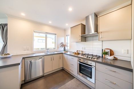 Photo of property in 42a Landsdowne Terrace, Karori, Wellington, 6012