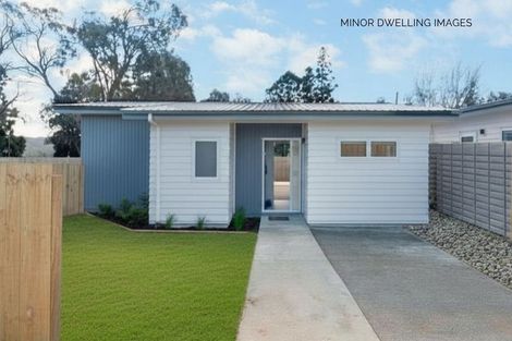 Photo of property in 400 Main Road, Huapai, Kumeu, 0810