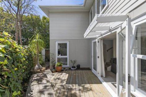 Photo of property in 8 Shanaway Rise, Hillcrest, Auckland, 0627