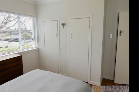 Photo of property in 43 Eastglen Road, Glen Eden, Auckland, 0602