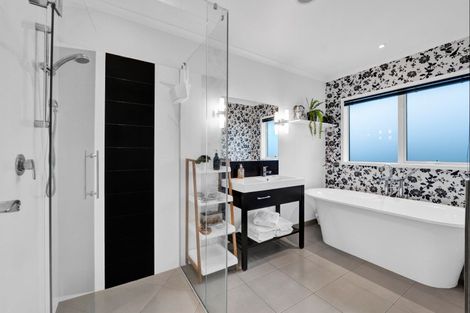 Photo of property in 2a Margaret Alice Close, Whalers Gate, New Plymouth, 4310