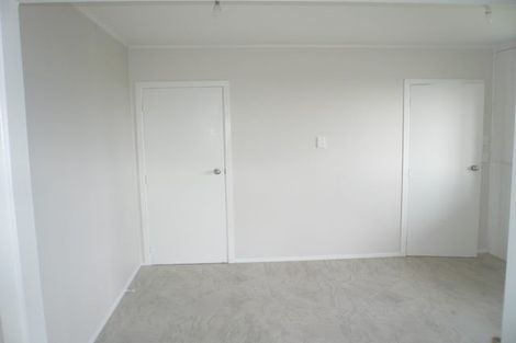 Photo of property in 16 Hobsonville Road, West Harbour, Auckland, 0618