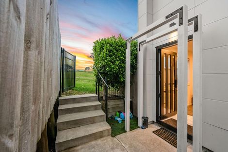 Photo of property in 52f Vodanovich Road, Te Atatu South, Auckland, 0610