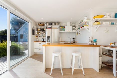 Photo of property in 135 Mayfair Avenue, Whangamata, 3620