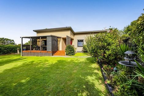 Photo of property in 6 Moana Crescent, Blagdon, New Plymouth, 4310