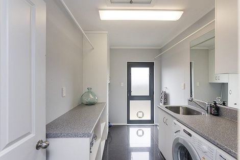 Photo of property in 37 Chestnut Close, Kelvin Grove, Palmerston North, 4414